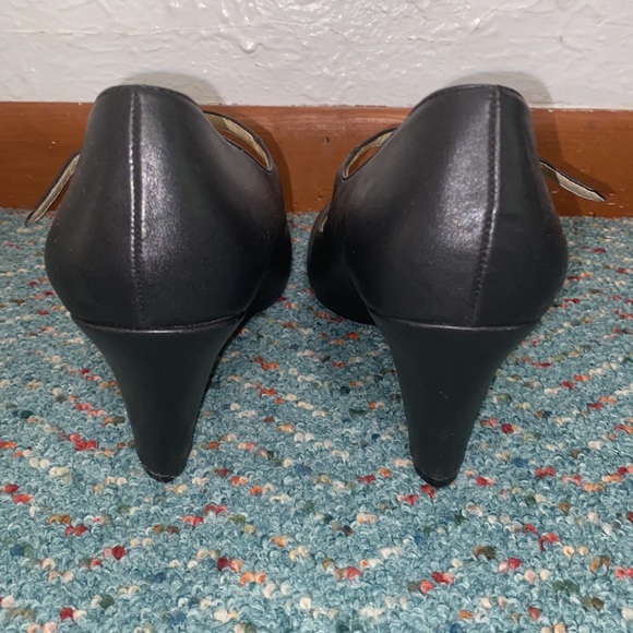 Naturalizer Heels - Picture 2 of 5